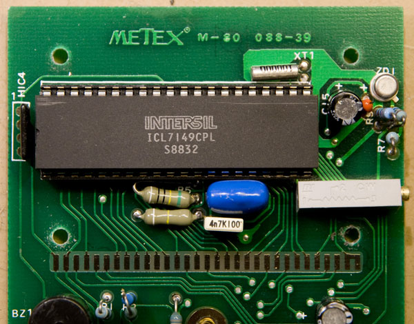 The main IC of the M80, and ICL7149CPL.